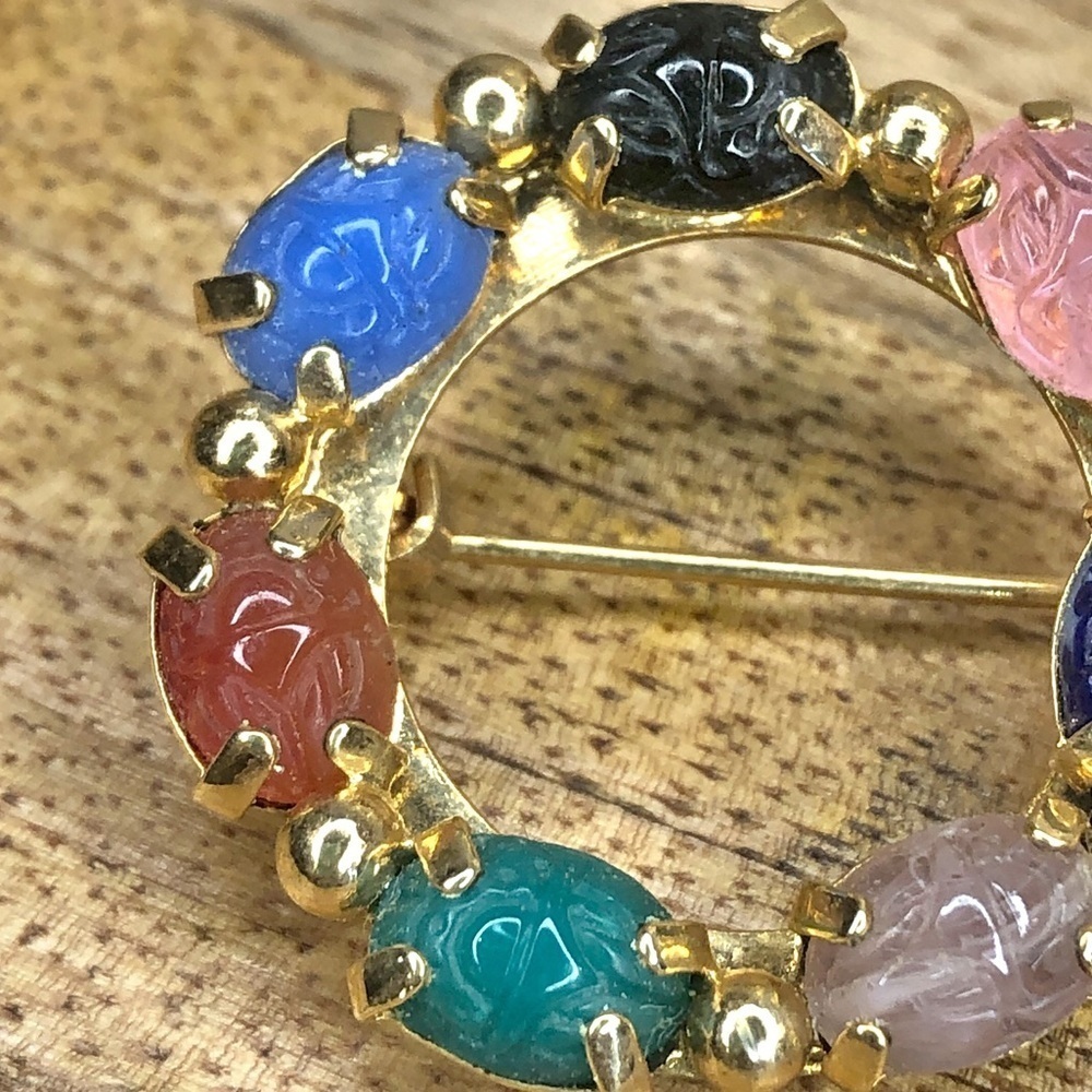 Egyptian Revival 60s Gold Tone Carved Lucite Multicolor Scarab Brooch Pin 1”inch - Picture 6 of 8